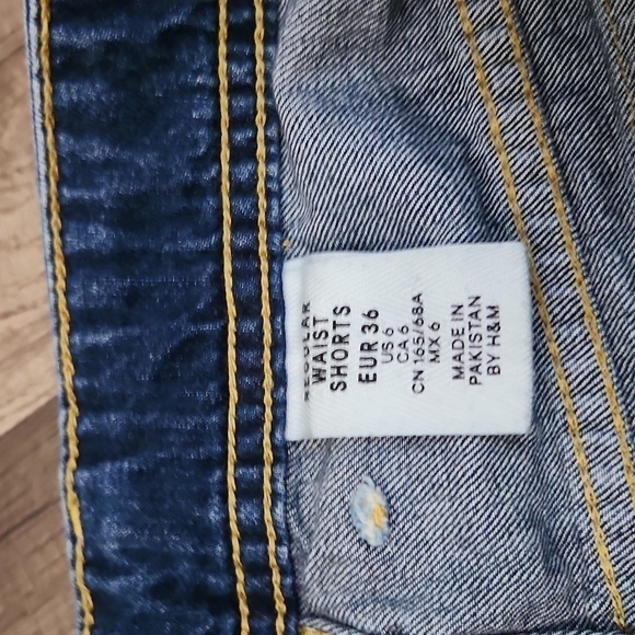 H & M DENIM Distressed Shorts size 6 - Picture 3 of 6